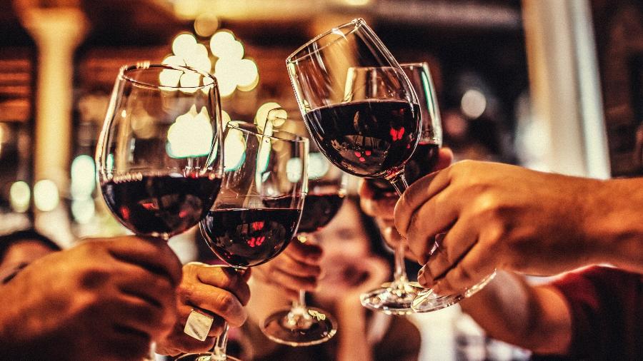 Bebida que combina com várias ocasiões, o vinho precisa ser bem escolhido para oferecer o que tem de melhor  - Getty Images