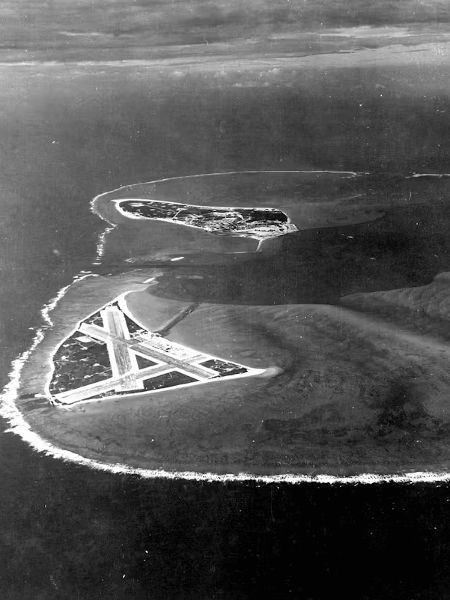 Base militar da Segunda Guerra Mundial no Atol de Midway, incluindo um aeródromo na Ilha Oriental e mais instalações na Ilha Sand, do outro lado do canal