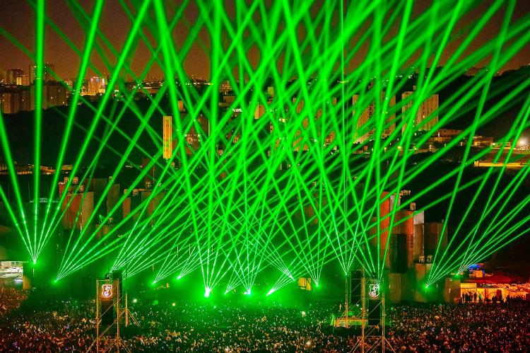 Show de laser durante a edição 2023 do festival Só Track Boa; neste ano o evento rola nesta sexta (14) e neste sábado (15), na Neo Química Arena, em São Paulo