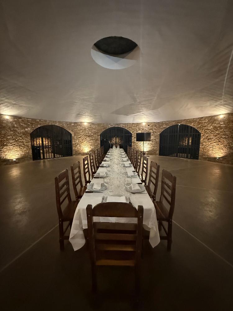 Mesa posta para nosso jantar harmizado com vinhos na Chaglasian Mesa posta para nosso jantar harmizado com vinhos na Chaglasian