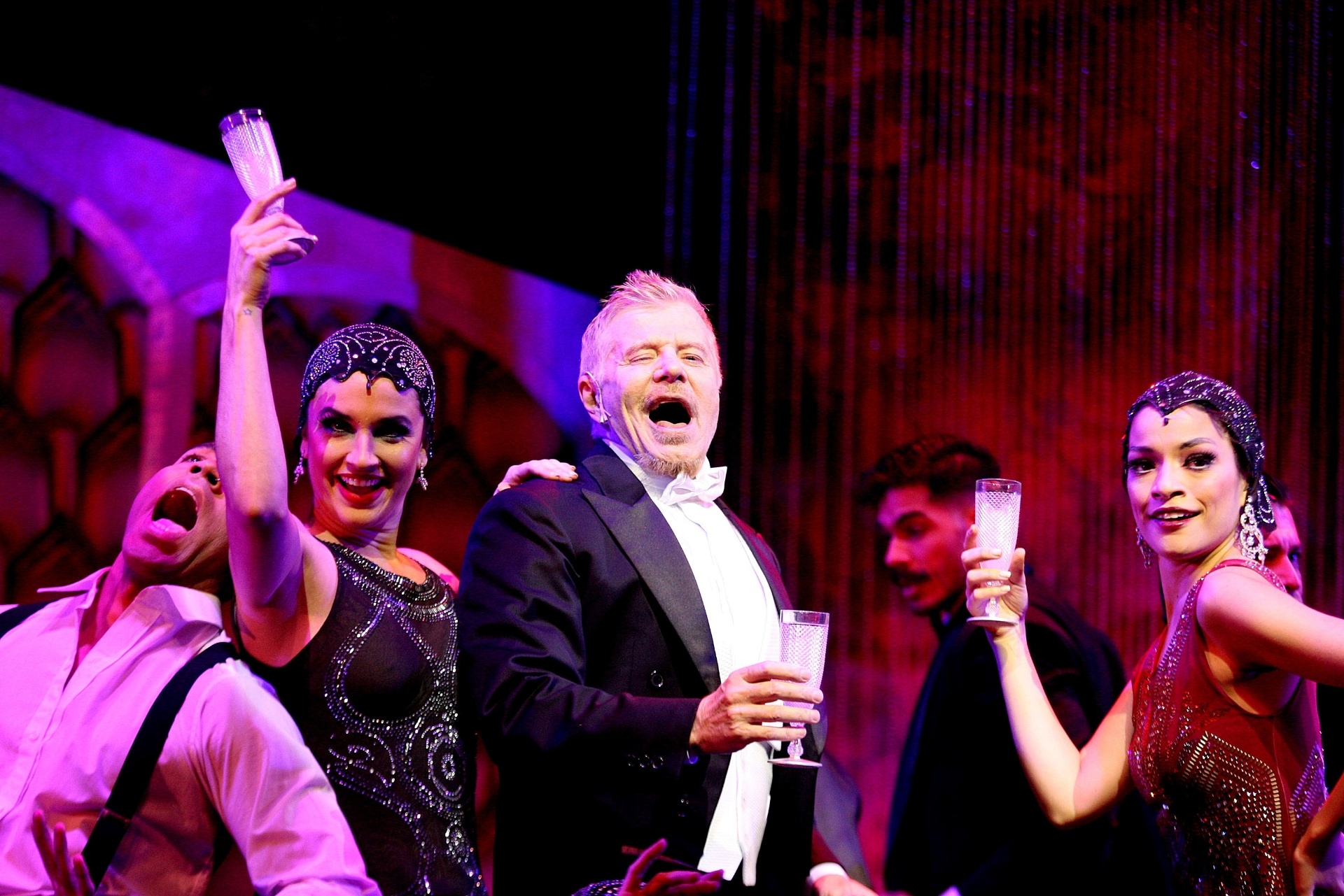 Cena do musical "Antes Tarde do que Nunca", com Miguel Falabella e Simone Gutierrez - Reinaldo Canato/UOL