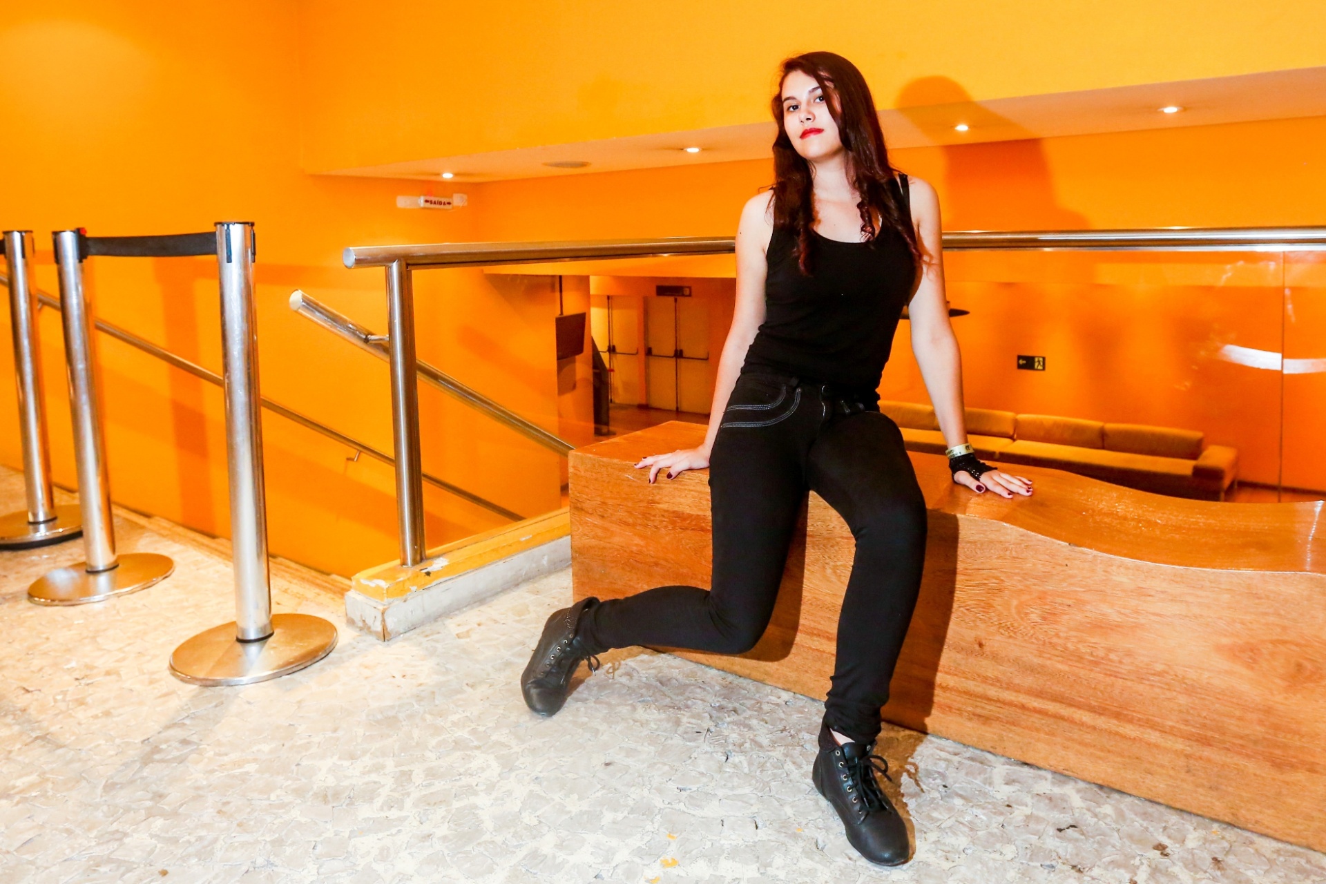 6.mar.2016 - Fãs do filme "A Série Divergente: Convergente" se encontram no Cine Livraria Cultura, em São Paulo. - Ricardo Matsukawa / UOL