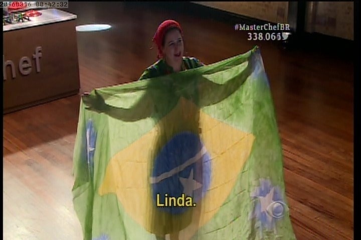 15.mar.2016 - Vanessa abre um véu de dança com a bandeira do Brasil - Reprodução/Band
