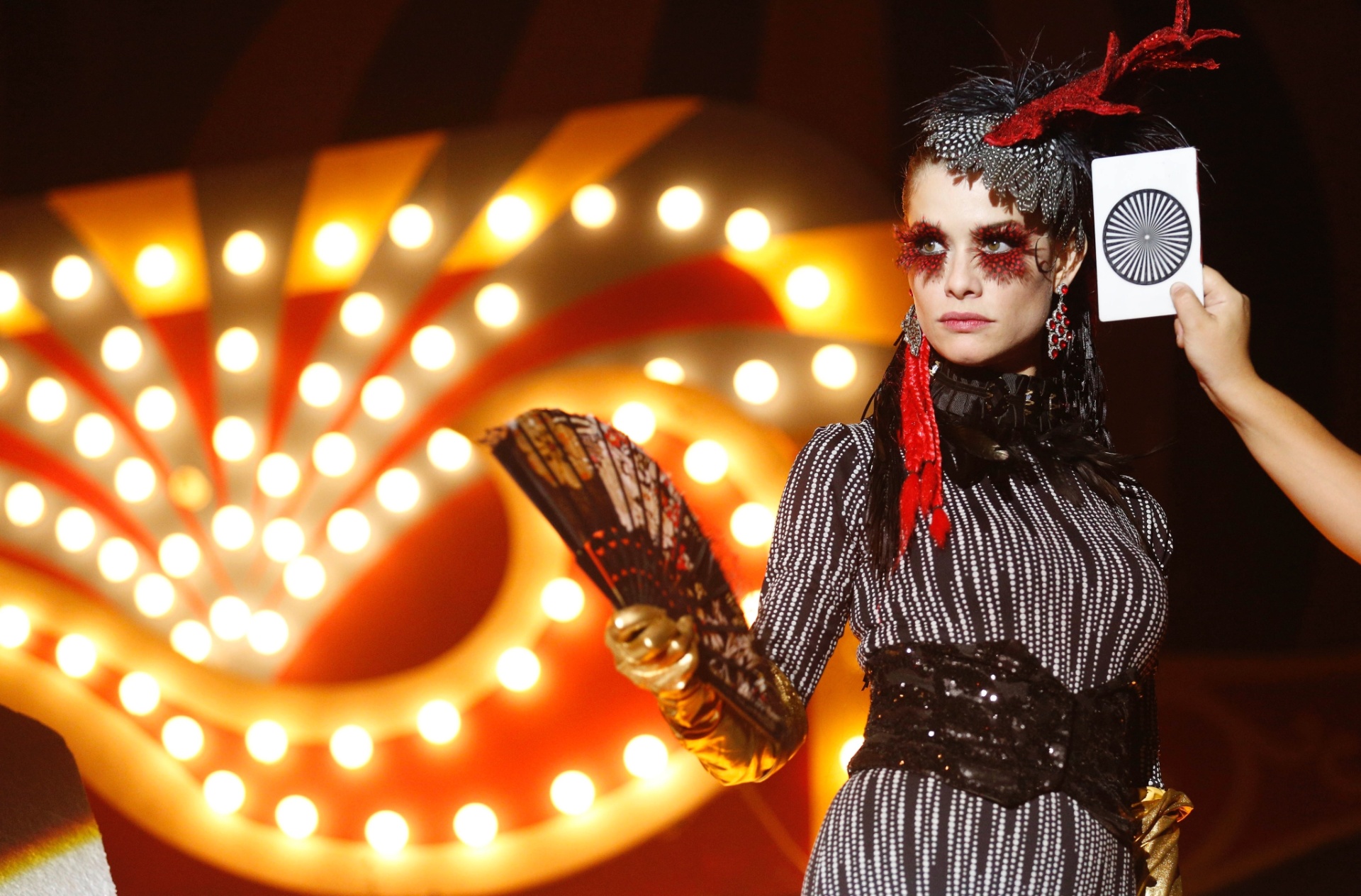 Alinne Rosa se prepara para a gravação do número "Hollywood", na última semana de filmagem do novo filme de Renato Aragão - Marcos Pinto/UOL