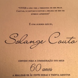 O convite da festa de Solange Couto, da Lucena Convites, tem aroma do perfume Chanel nº 5 - Divulgação - Divulgação