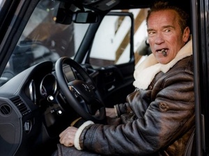 (W463): Schwarzenegger manda fazer um Mercedes-Benz Classe G elétrico Arnold-schwartzenegger-e-seu-classe-g-eletrico-1485212440706_v2_300x225