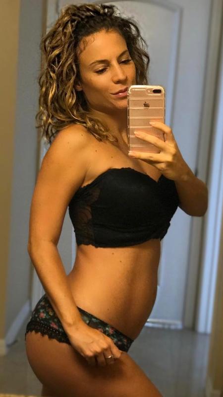 Grávida de três meses, Maíra Charken posa de lingerie e exibe barriga - Reprodução/Instagram/mairacharken