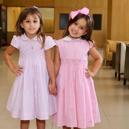 Natália Guimarães e Leandro, do KLB, com as filhas, Maya e Kiara - Manuela Scarpa/Brazil News - Manuela Scarpa/Brazil News