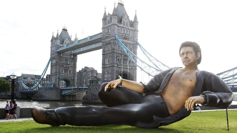 Estátua de 8 metros de Jeff Goldblum é exposta em parque de Londres - Reprodução