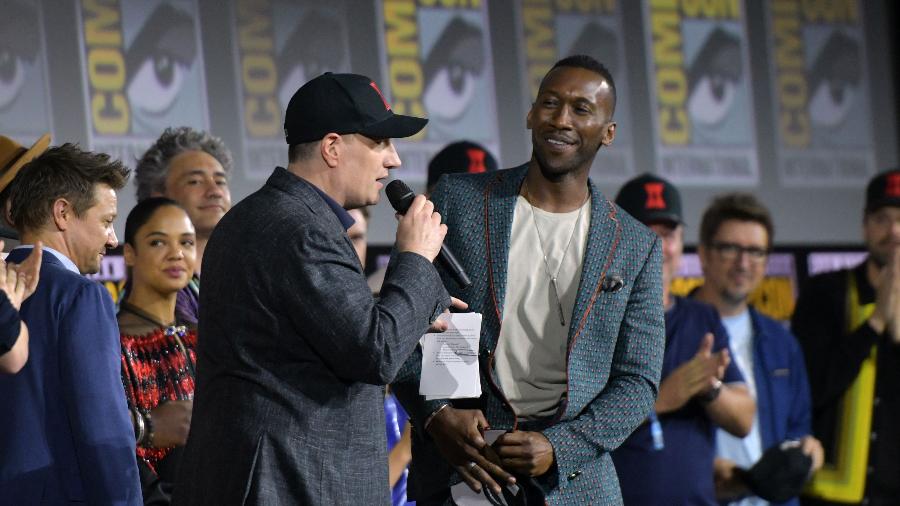 Kevin Feige recebe Mahershala Ali no painel da Marvel na San Diego Comic-Con 2019. O ator será Blade, o caçador de vampiros, em um reboot da franquia - Chris Delmas/AFP