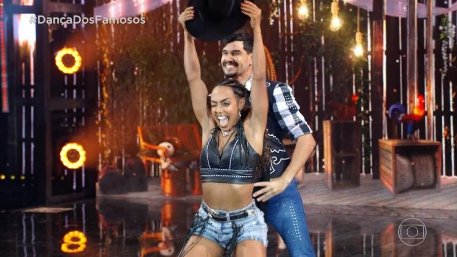 Dandara Mariana e Daniel Norton durante apresentação na Dança dos Famosos - Reprodução/TV Globo