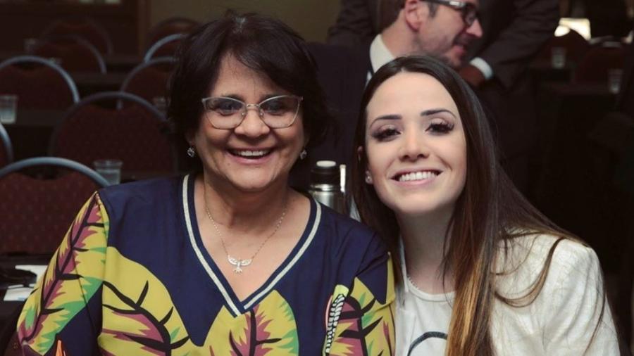 Jayana Nicaretta ao lado da chefe, a ministra Damares Alves - Reprodução/Instagram