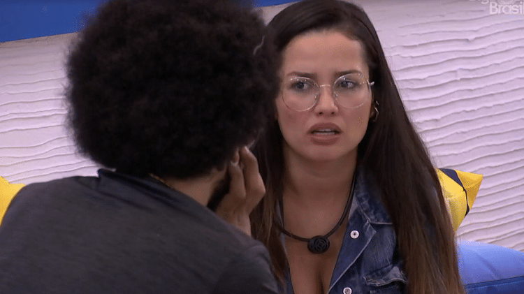 BBB 21: Juliette e João conversam na área externa da casa  - Reprodução/Globoplay - Reprodução/Globoplay