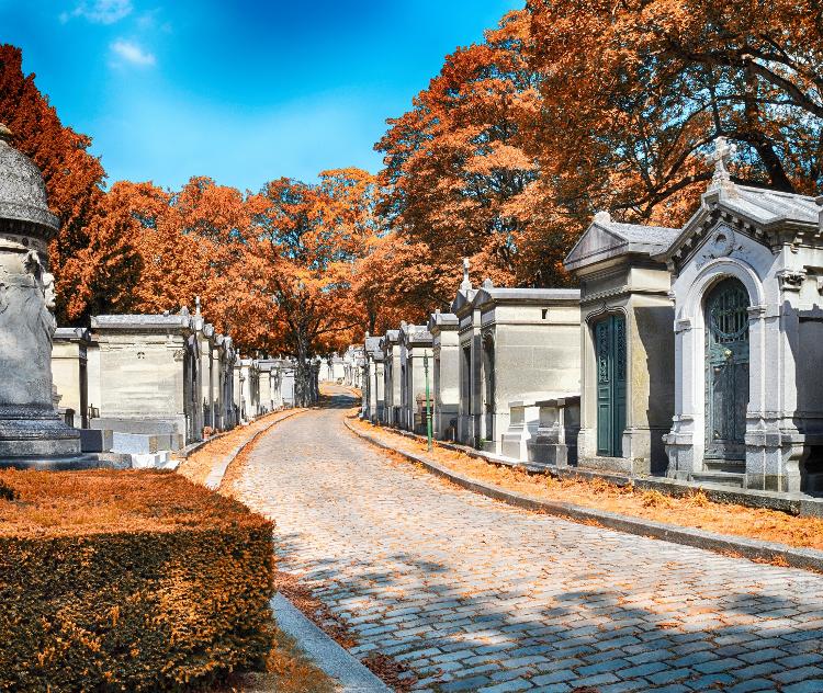 Cemitério Père-Lachaise, em Paris, no outono: destino final de famosos e intelectuais - Getty Images/iStockphoto - Getty Images/iStockphoto