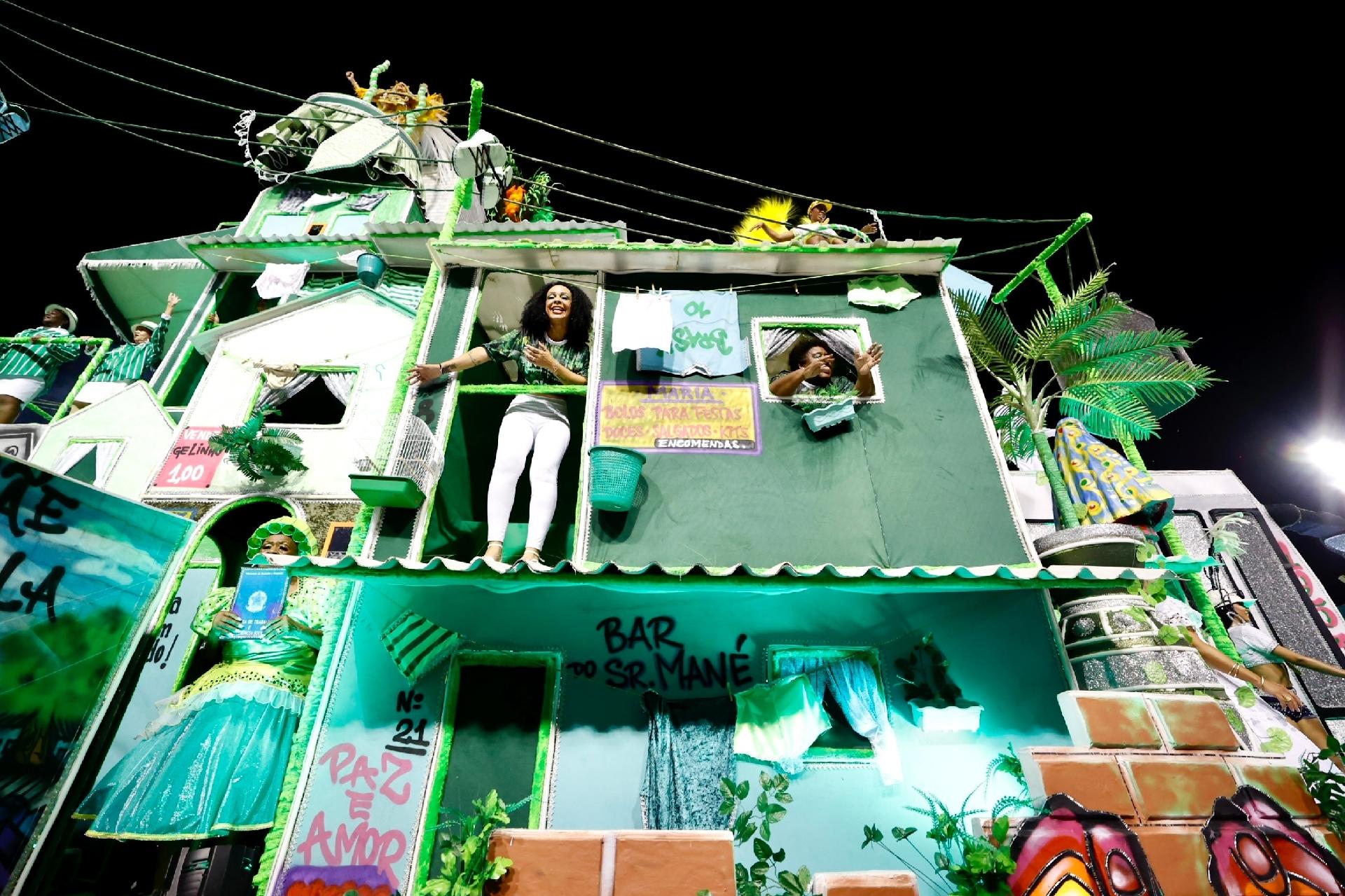 Carro alegórico da Camisa Verde e Branco no Desfile das Campeãs do Carnaval de São Paulo - Mariana Pekin/UOL