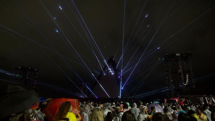 O show de Alok conta com diversos efeitos especiais e luzes