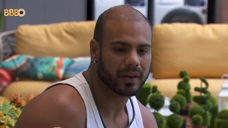 BBB 24: Marcus duvida de Juninho na cozinha