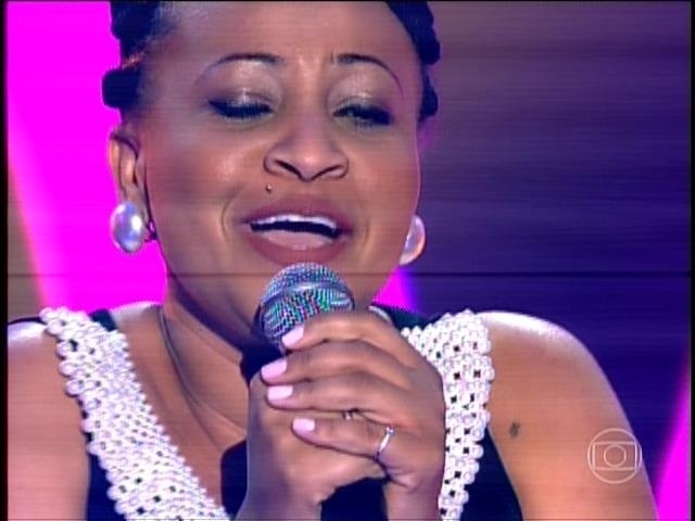 1.out.2015- Selma Fernandes canta "Travessia" e escolhe ficar no time de Carlinhos Brown na primeira noite de Audição às Cegas - Reprodução/TV Globo