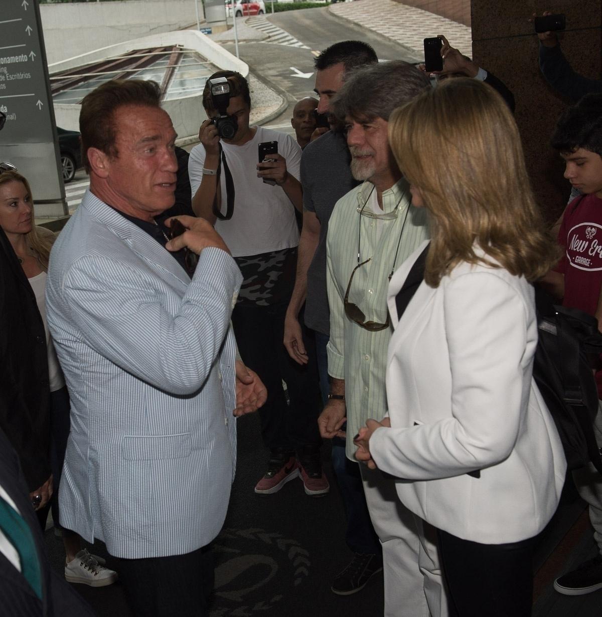 Arnold Schwarzenegger está entre nós! O ator chegou na manhã desta sexta-feira ao hotel Sheraton WTC, em São Paulo. Ele vem ao Brasil por causa do evento multiesportivo Arnold Classic South America, que vai até domingo na capital paulista, com competição em 37 modalidades, que reúne 10 mil atletas, inclusive os profissionais do bodybuilding e strongman - Francisco Cepeda/AgNews