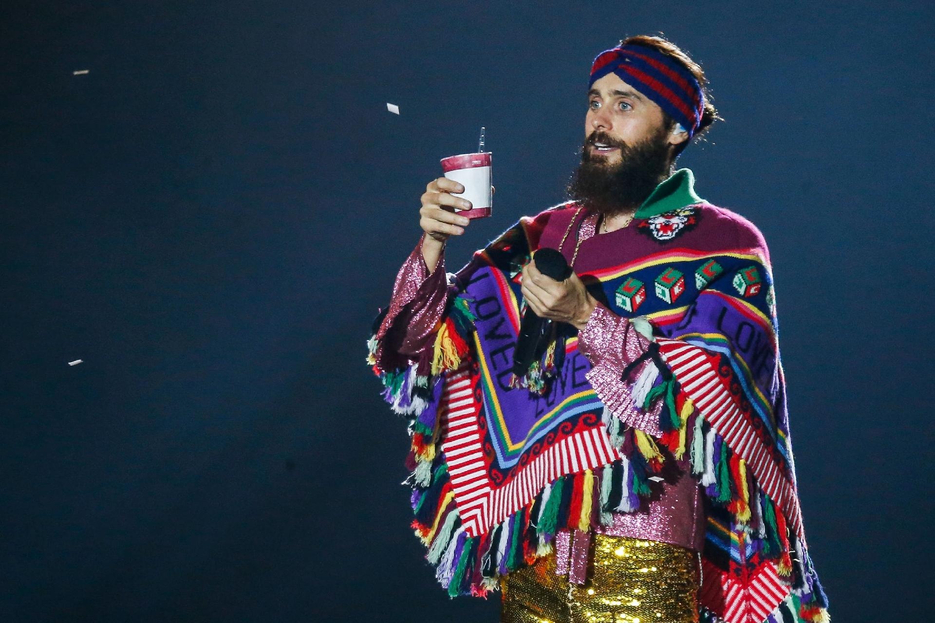 Viciado em açaí, Jared Leto levou um copinho para o Palco Mundo - Marco Antonio Teixeira/UOL