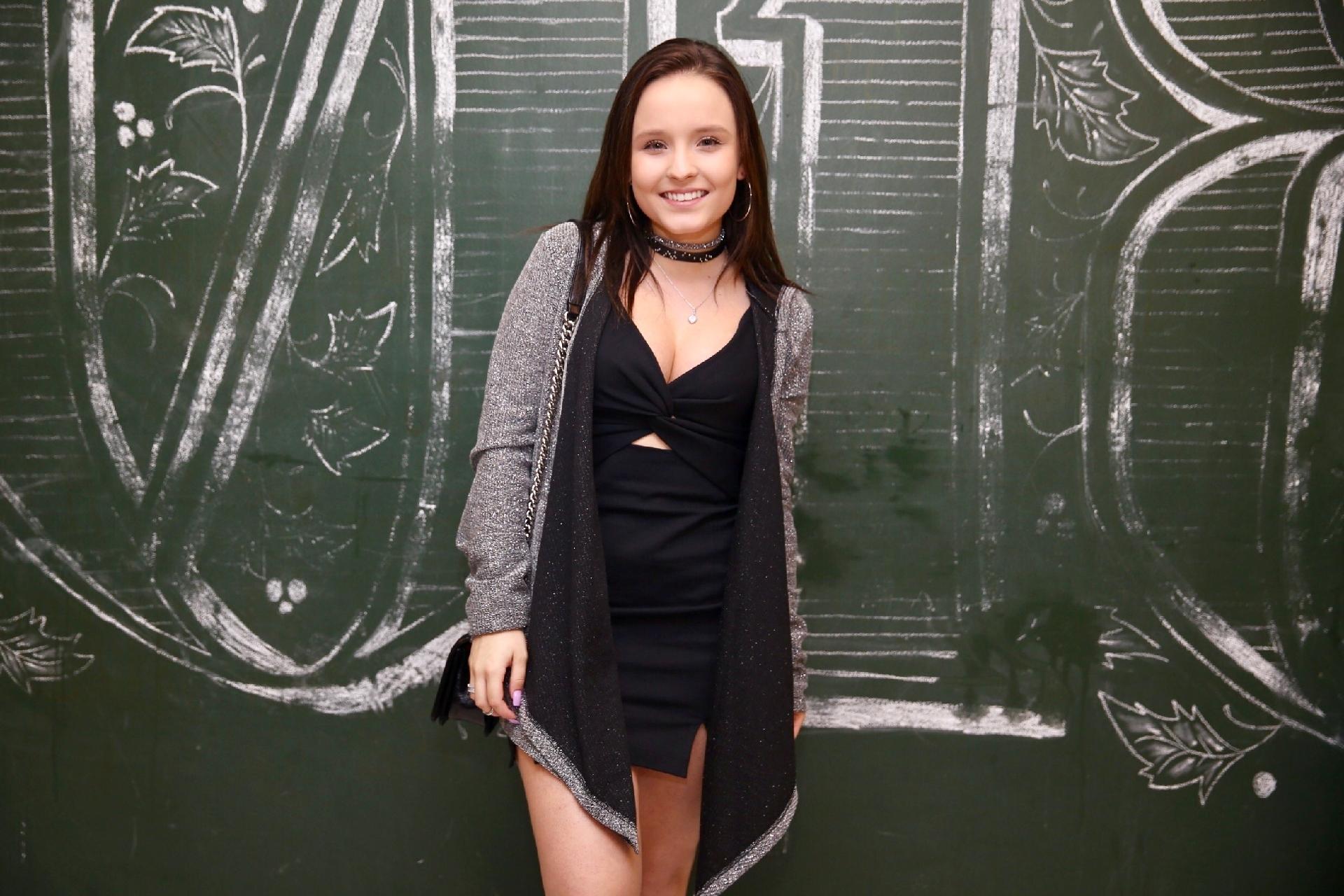Larissa Manoela vai como namorado Léo Cidade no esquenta de Carnaval da Gambiarra, no Áudio Club, em São Paulo - Manuela Scarpa/Brazil News