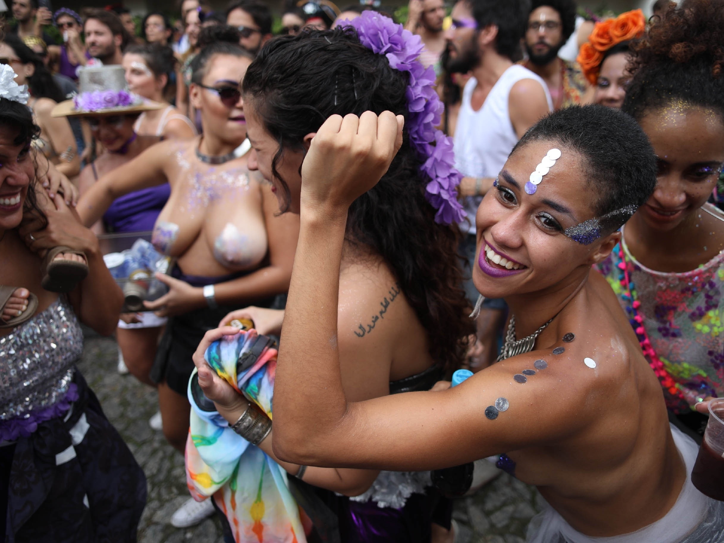 Sagrada Profana abre Carnaval de BH e defende direitos das mulheres -  27/01/2018 - UOL Carnaval