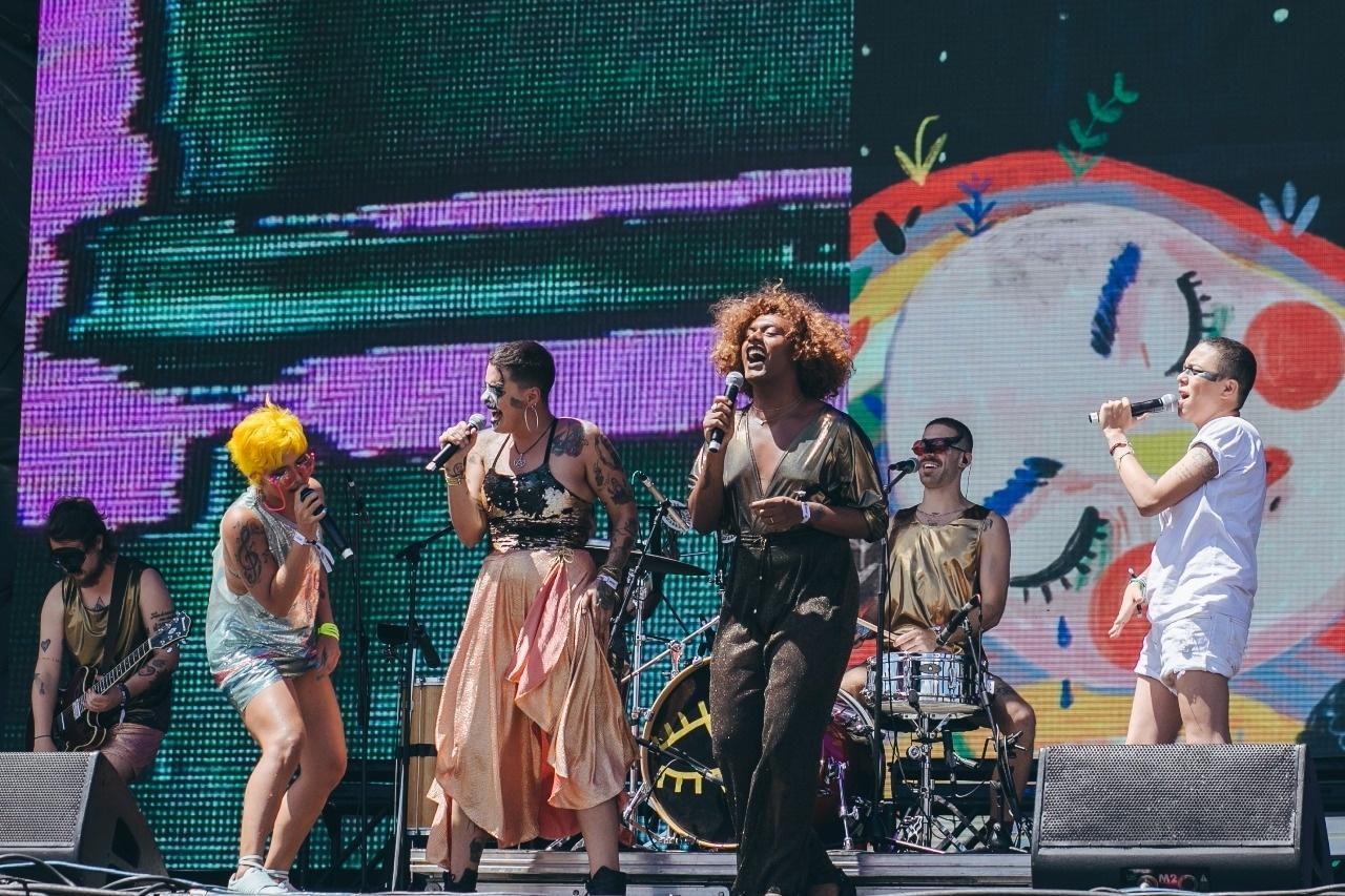 As cantoras Liniker e Maria Gadú se apresentam com a banda Francisco, el Hombre no último dia de Lollapalooza 2018 - Felipe Gabriel/UOL