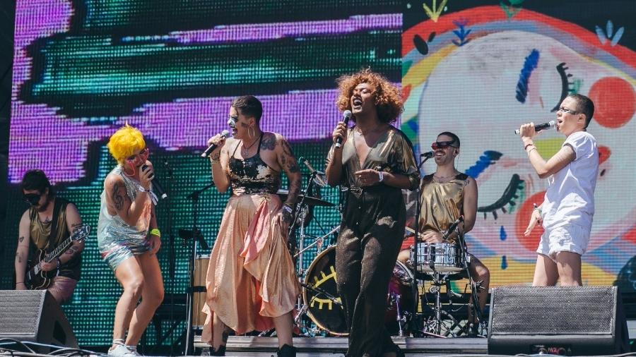 As cantoras Liniker e Maria Gadú se apresentam com a banda Francisco, el Hombre no último dia de Lollapalooza 2018 - Felipe Gabriel/UOL