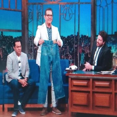 Filho de Ramón Valdés (Seu Madruga), Esteban Valdés mostra calça que o pai vestia em "Chaves" - Divulgação/SBT - Divulgação/SBT