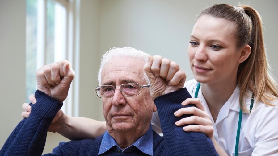 Os cientistas notaram uma melhora significativa na mobilidade do braço nos pacientes. - iStock