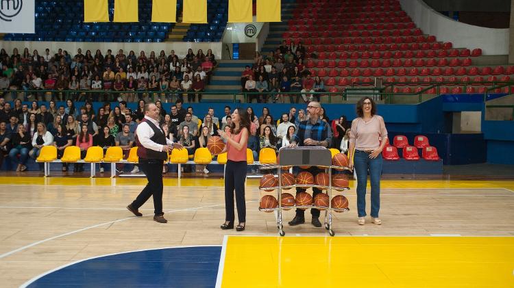 Ana Paula Padrão com os jurados do "MasterChef Brasil" durante a primeira prova da temporada - Divulgação - Divulgação