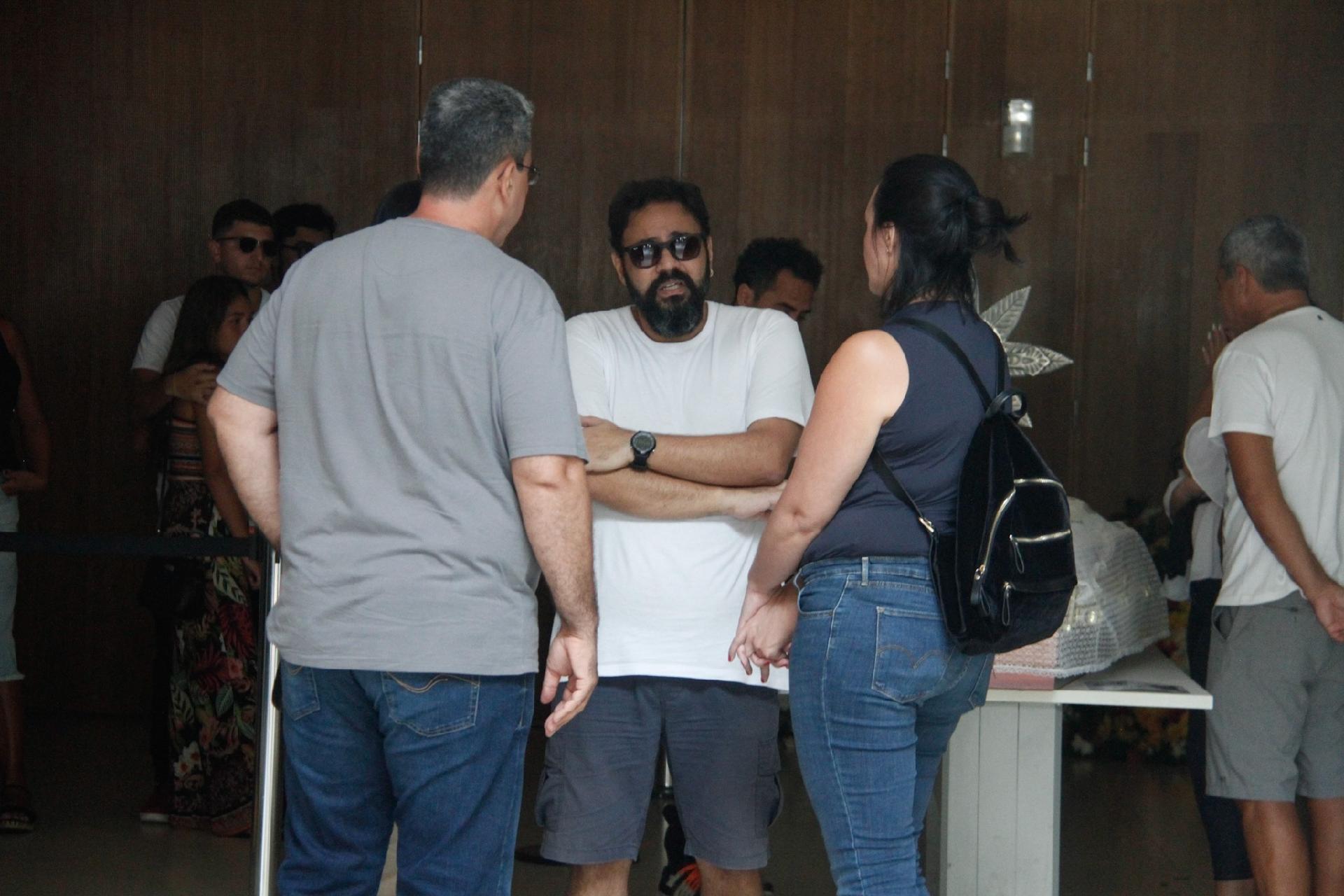 Parentes e amigos no velório de Marcelo Yuka na Sala Cecília Meireles, na Lapa, no Rio - Marcos Ferreira / Brasil News