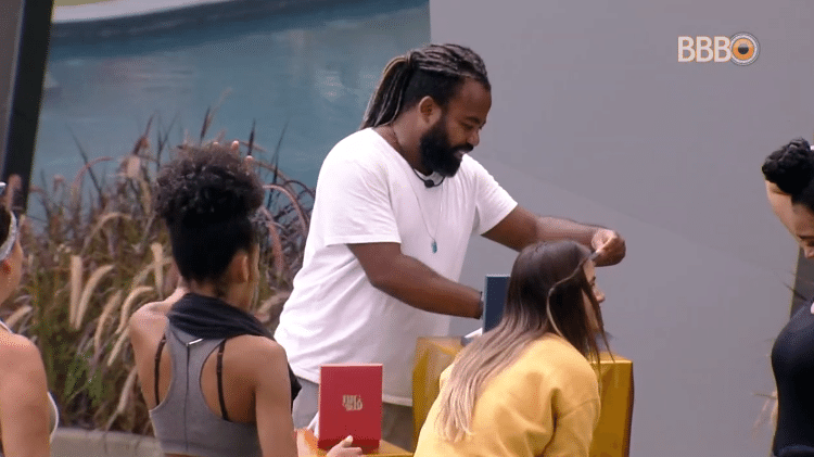 Rodrigo lê castigo do monstro - Reprodução/GloboPlay - Reprodução/GloboPlay