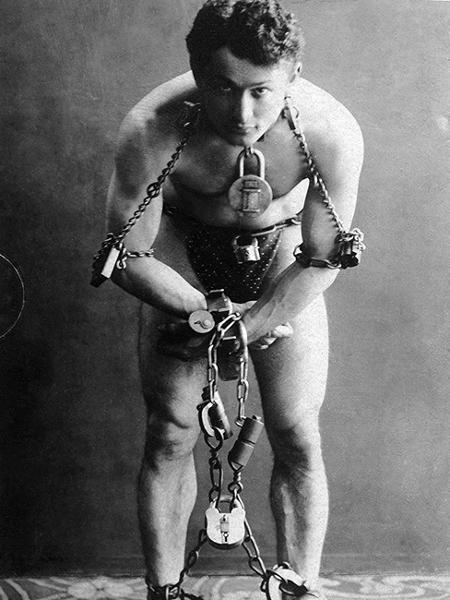 Harry Houdini em registro feito por volta do ano 1899 - Library of Congress/Getty Images