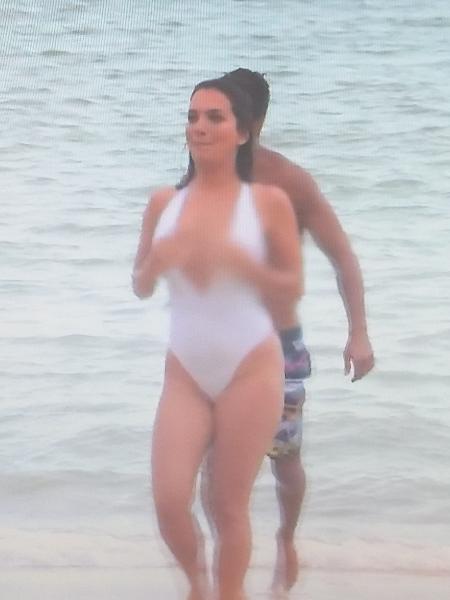 Sté paga peitinho no De Férias com o Ex Brasil: Celebs - Reprodução - Reprodução