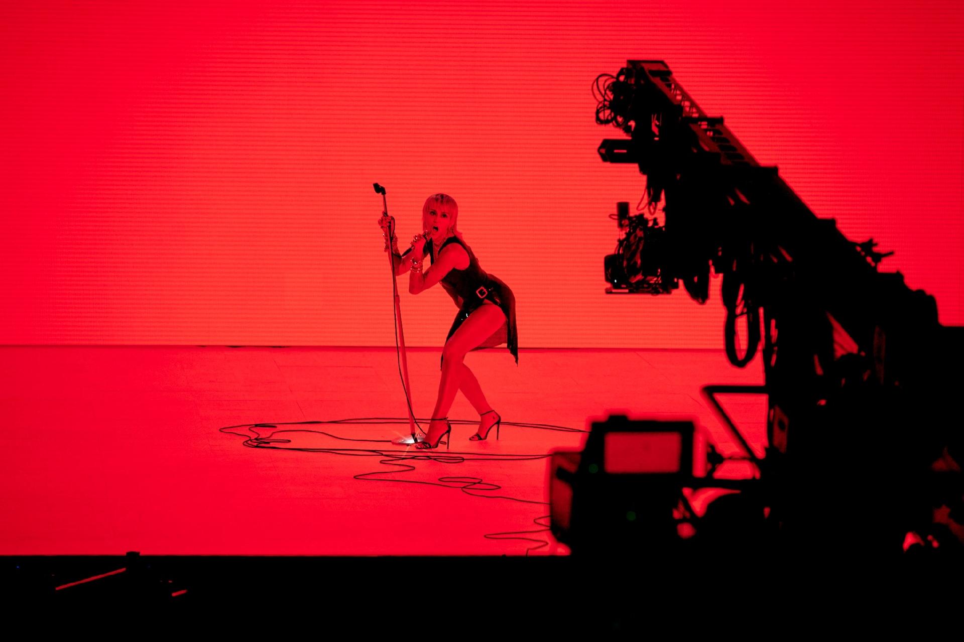 Miley Cyrus durante apresentação no MTV Video Music Awards 2020 - Vijat Mohindra/MTV VMAs 2020/Vijat Mohindra/MTV VMAs 2020 via Getty Images