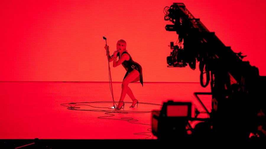 Miley Cyrus durante apresentação no MTV Video Music Awards 2020 - Vijat Mohindra/MTV VMAs 2020/Vijat Mohindra/MTV VMAs 2020 via Getty Images