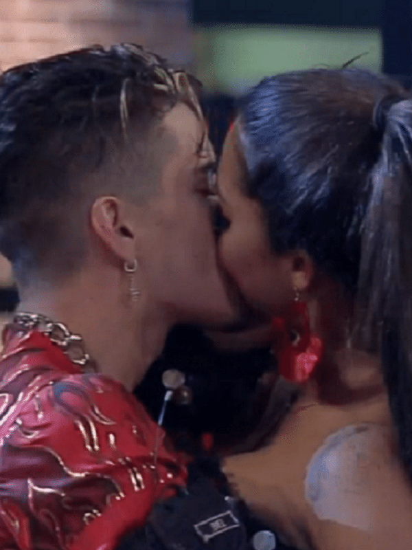  Beijaço de Biel e Tays Reis na festa shippados de "A Fazenda 2020"