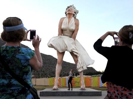 A estátua já existia e foi realocada em Palm Springs - Getty Images