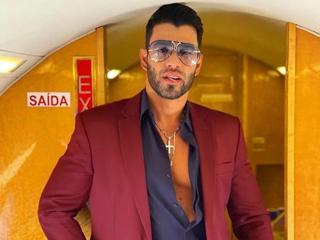 Gusttavo Lima compartilha foto e detalhe do corpo do cantor chama a atenção  - Super Rádio Tupi