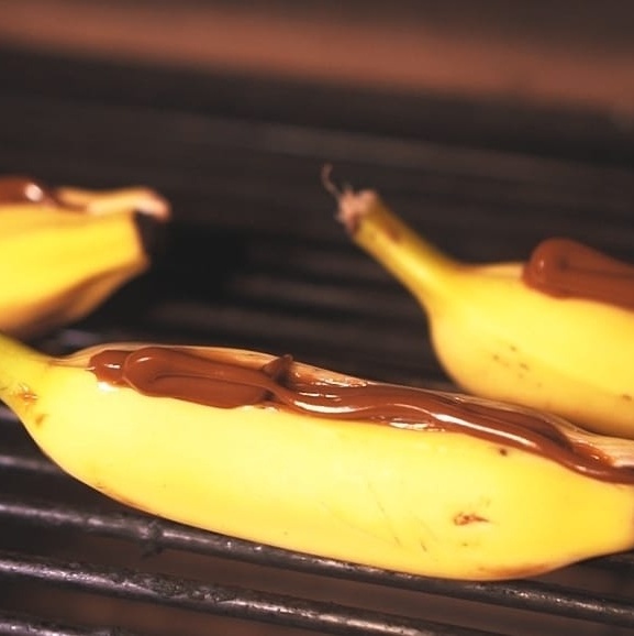Chimia de banana ❤🍌  Aquele doce com gostinho de casa de vó! 🥰🥰🥰❤❤❤  Ótima opção para presente ,ou para você ter no seu café da tarde! 🍌🍌🥰  Genteee, só posso dizer