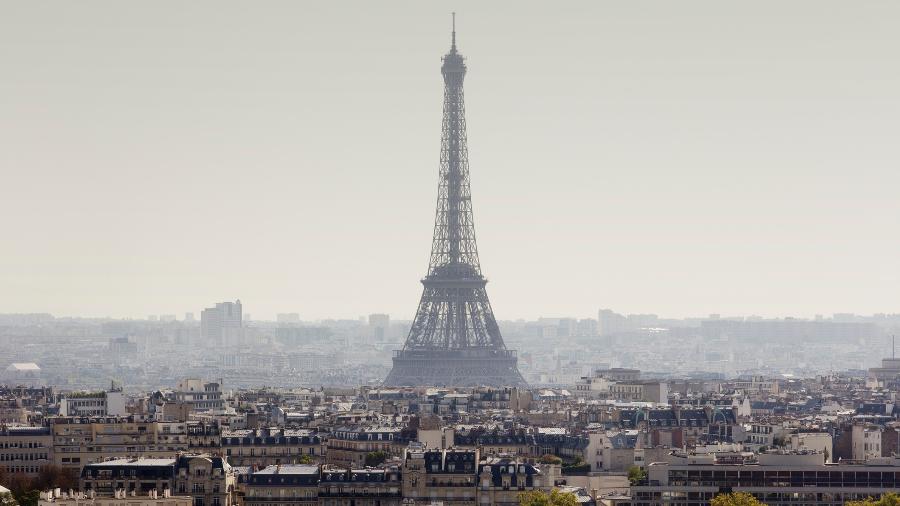 Poluição na vista para a Torre Eiffel, em Paris (França) - Getty Images/iStockphoto
