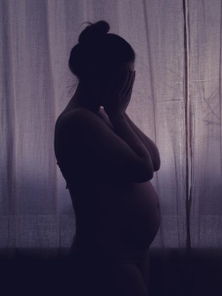 Foto meramente ilustrativa mostra mulher grávida - Andrey Zhuravlev/IStock