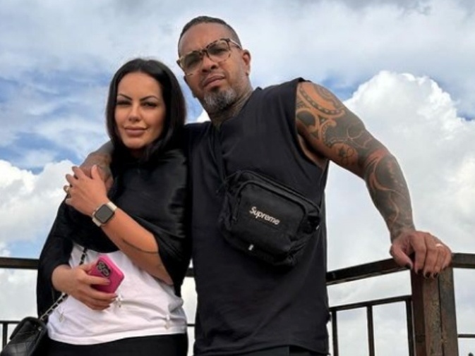 Esposa de Rodriguinho detona Davi após fala homofóbica: 'Máscaras caem'