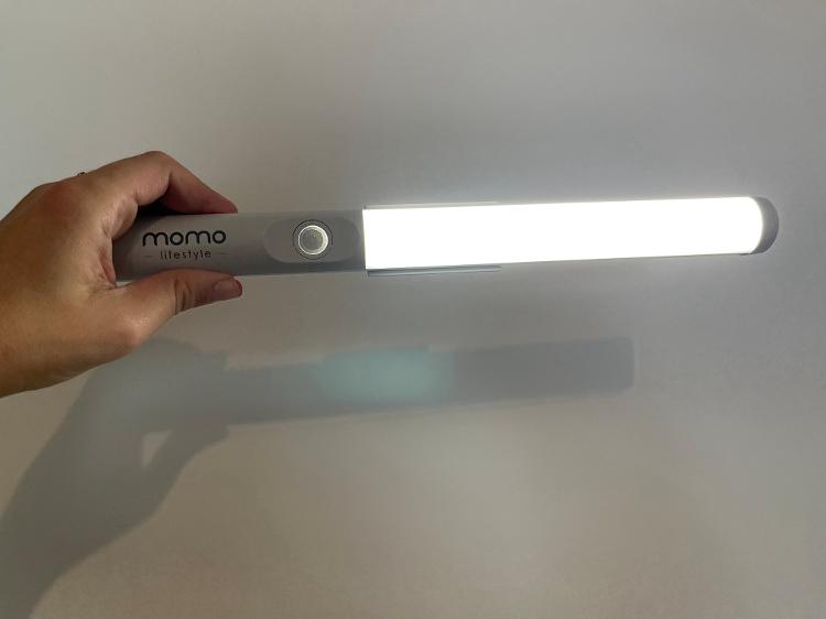 Luminária Momo Glow pode permanecer acesa ou só ligar quando detecta movimento