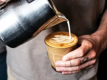 Café puro ou com leite? O que levar em conta na hora de escolher sua bebida