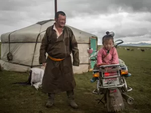 Com o 'lar' nas costas: como vivem os quase 1 milhão de nômades da Mongólia