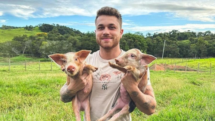 Gustavo Tubarão mostra sua vida no campo de forma bem humorada nas redes sociais