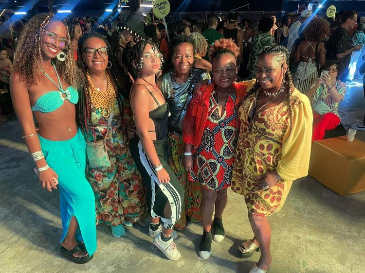 Merry Batista foi com as amigas curtir o Afropunk 2024, no sábado (9), em Salvador