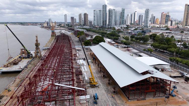 Obras no complexo turístico de lazer Estação das Docas em Belém